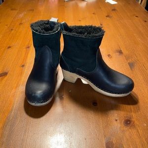 No. 6 shearling black clog boots size 39 . In great used condition.